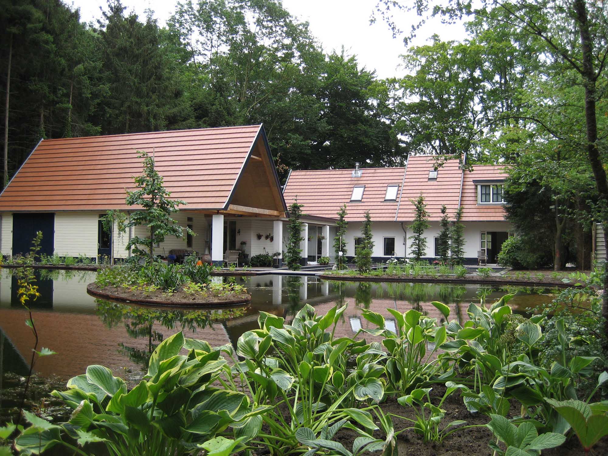 Hoveniersbedrijf G.Weultjes Vaassen watertuin Wenum Wiesel gezelschap vijver met eiland.jpg